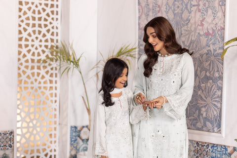 Women Chiffon Collection with Handwork by Simrans 02